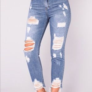 Fashionnova distressed Jeans